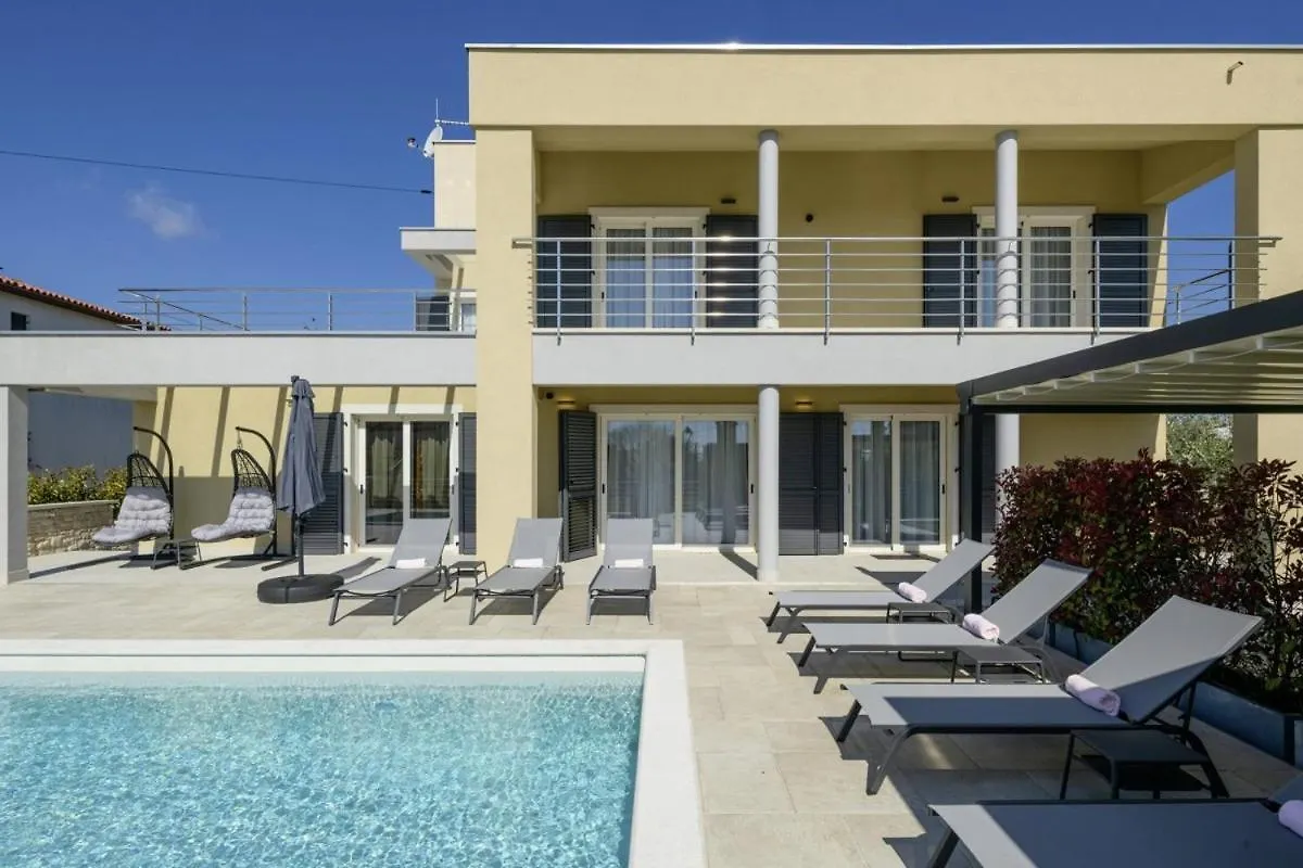 Villa Valentina In Krnica - Haus Fuer 8-9 Personen
