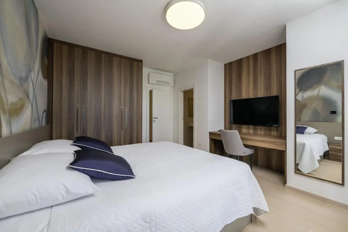 Villa Valentina In Krnica - Haus Fuer 8-9 Personen