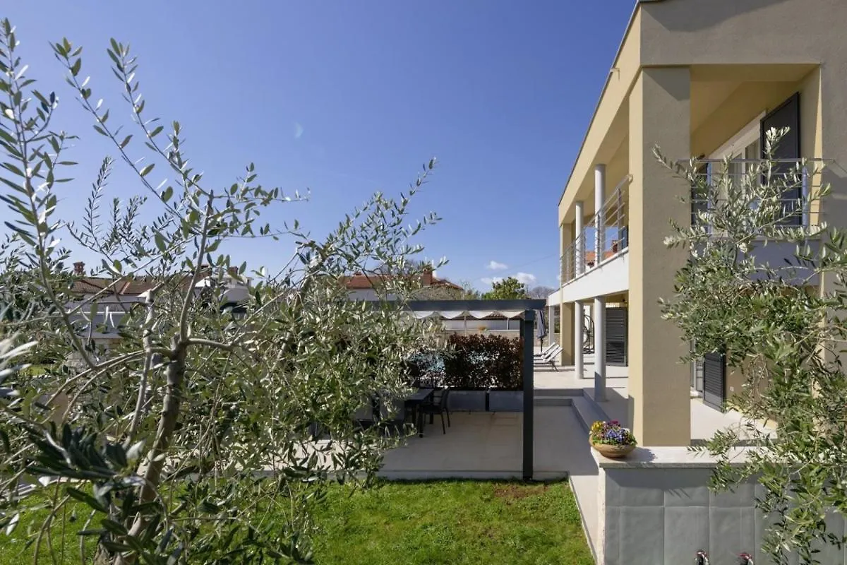 Villa Valentina In Krnica - Haus Fuer 8-9 Personen